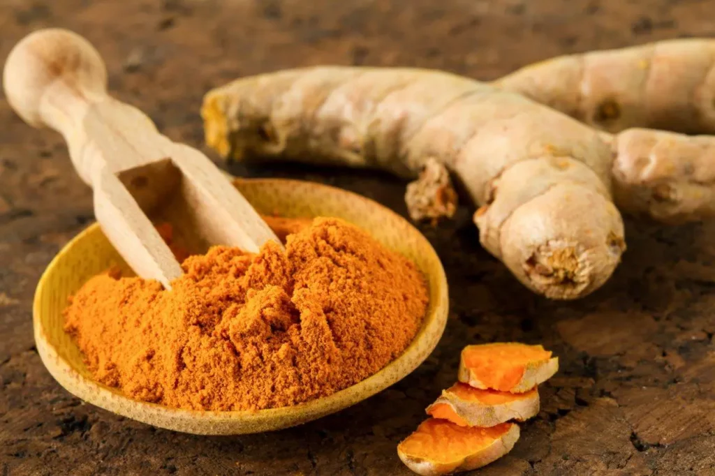 SỰ KHÁC NHAU GIỮA BỘT NGHỆ VÀ TINH BỘT NGHỆ 4 Bột nghệ có màu vàng đậm
